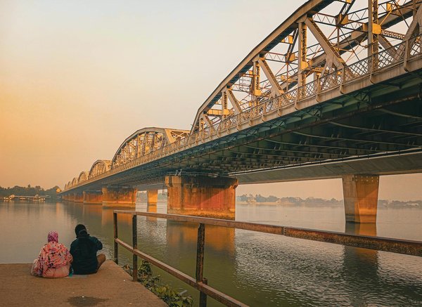 How can tourists explore the hidden historical gems of Chester without overspending?